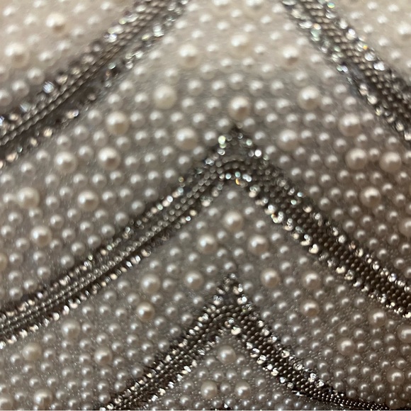 KELLY & KATIE BY LULU TOWNSEND PEARL AND RHINESTONE SILVER FRAME CLUTCH NWT! - Picture 4 of 5